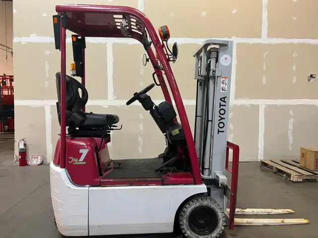 Special$$ Toyota Mini Forklift 1540lbs reach 8.2 feet high - Photo 4