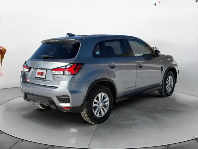 2021 Mitsubishi RVR - Photo 3