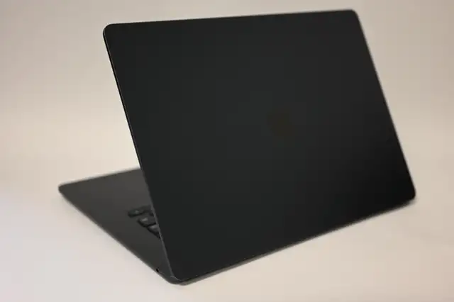 Macbook Air 15' M3 512gb 16gb 2024 in good and working condition - Photo 4