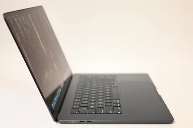 Macbook Air 15' M3 512gb 16gb 2024 in good and working condition - Photo 6