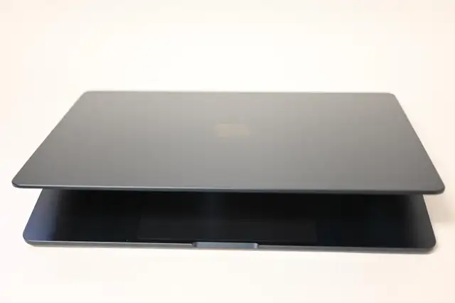 Macbook Air 15' M3 512gb 16gb 2024 in good and working condition - Photo 7