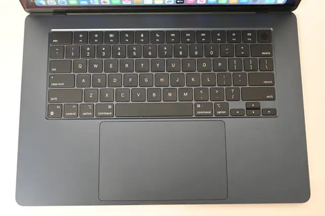 Macbook Air 15' M3 512gb 16gb 2024 in good and working condition - Photo 8