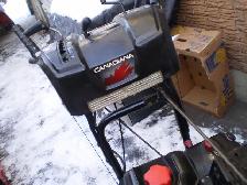 Canadiana  27''snow blower in great condition. - Photo 2
