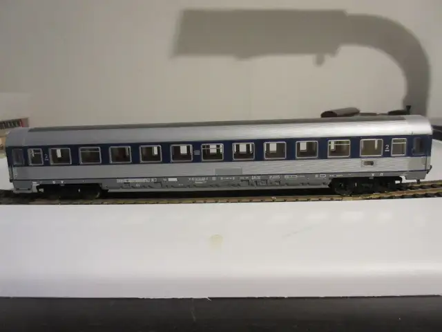 HO German Express Train Car Old 2nd Class