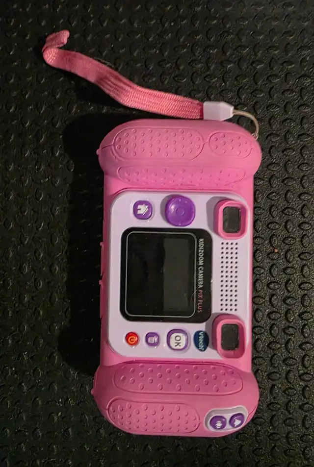 KIDDIZOOM TOY CAMERA camera functions and games$10