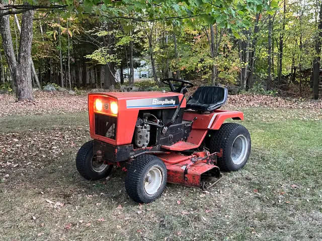 Simplicity 7117 Garden Tractor / Tracteur à Jardin Simplicity