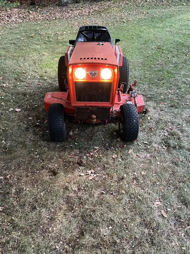 Simplicity 7117 Garden Tractor / Tracteur à Jardin Simplicity - Photo 2