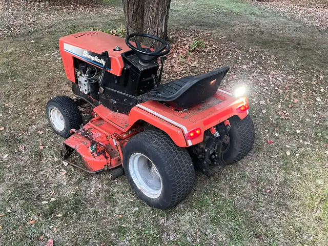 Simplicity 7117 Garden Tractor / Tracteur à Jardin Simplicity - Photo 5