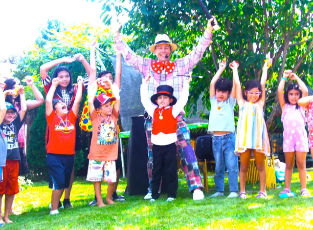 CLOWN FOR KIDS BIRTHDAY PARTY! MR. FUN!  FUN CLOWN MAGIC SHOW! - Photo 2