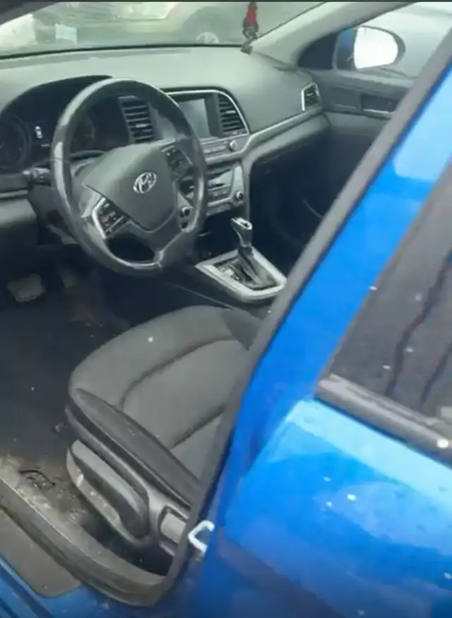 2018 Hyundai Elantra - Photo 2