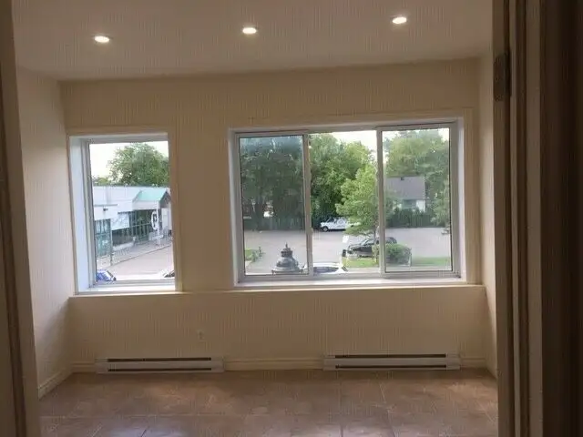 2 1/2 tout inclus- 1er mars - metro St Michel