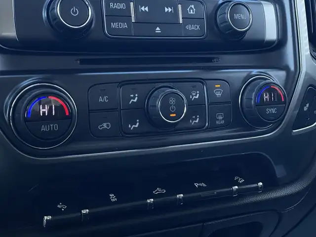 2018 Chevrolet Silverado 1500 LTZ - Photo 17