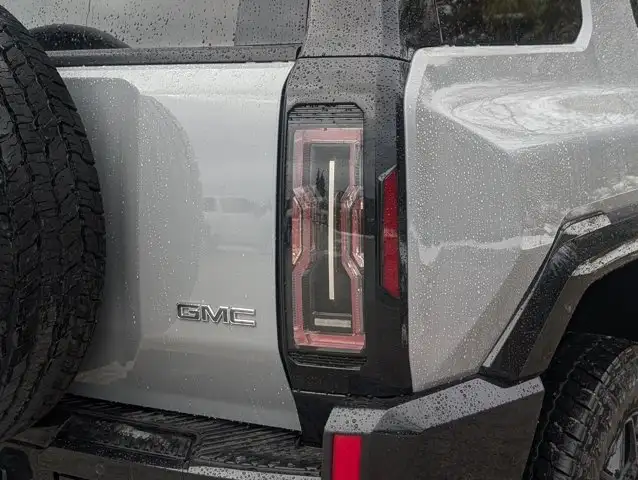 2026 GMC HUMMER EV SUV 2X- Infinity Roof - Bose Speaker System - Photo 10