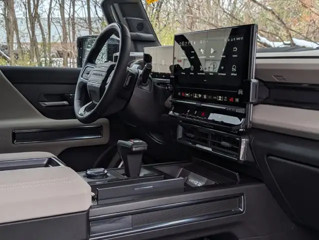 2026 GMC HUMMER EV SUV 2X- Infinity Roof - Bose Speaker System - Photo 15