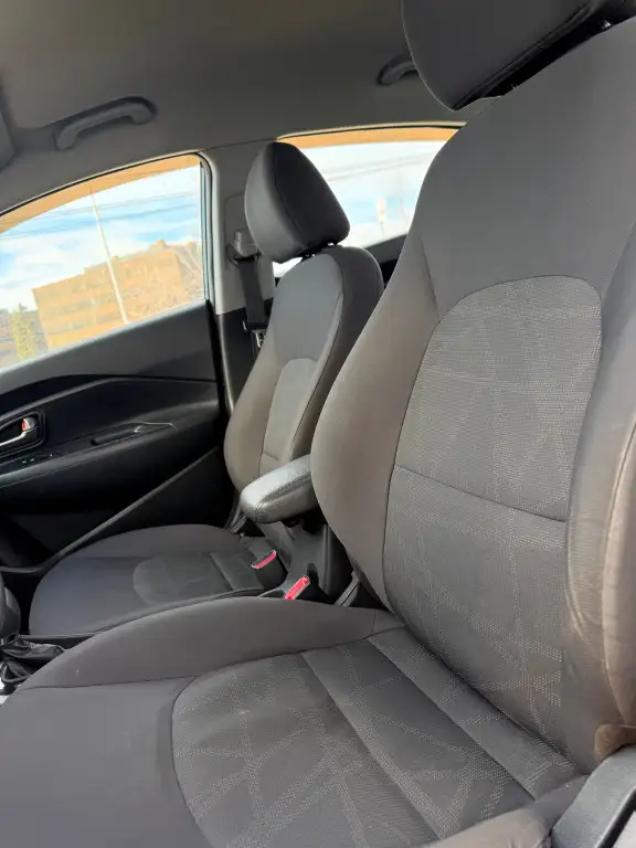 2012 Kia Rio LX 4dr Sedan - Photo 18