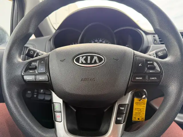 2012 Kia Rio LX 4dr Sedan - Photo 19