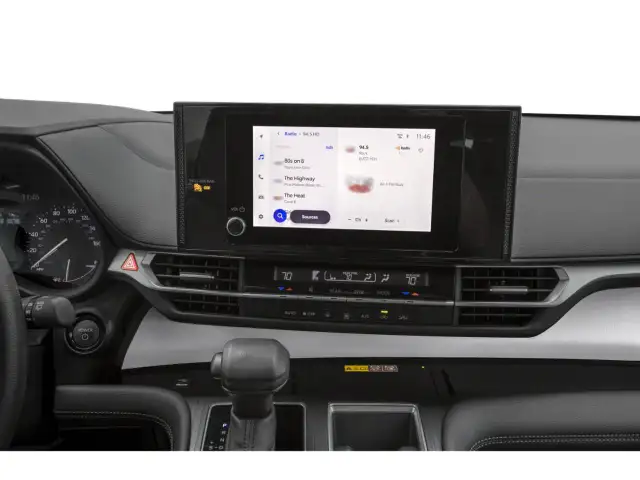 2025 Toyota Sienna LE 8-Passenger - Photo 7