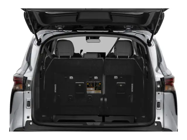 2025 Toyota Sienna LE 8-Passenger - Photo 8