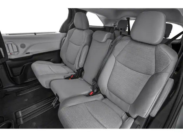 2025 Toyota Sienna LE 8-Passenger - Photo 10