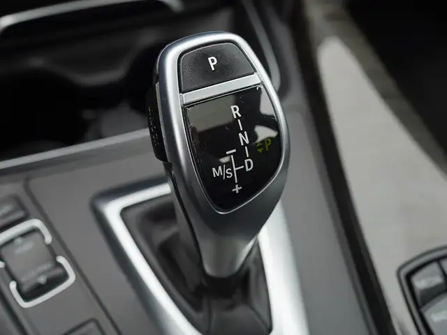 2016 BMW 328i xDrive AWD, Leather Seats, Sunroof, Cruise Control - Photo 22