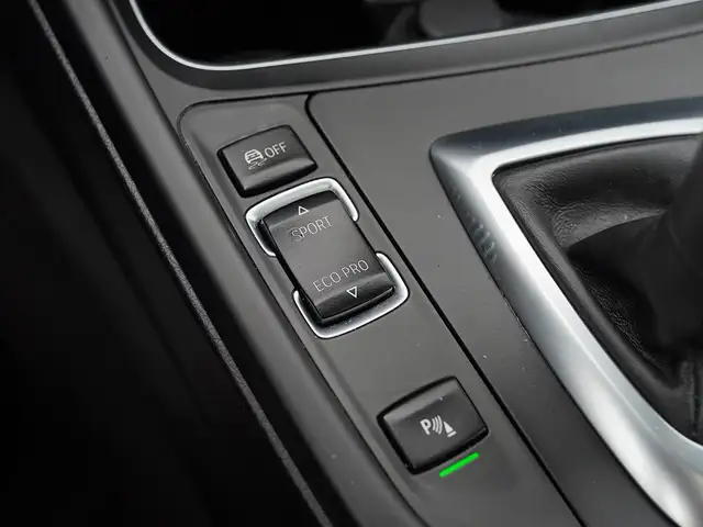 2016 BMW 328i xDrive AWD, Leather Seats, Sunroof, Cruise Control - Photo 24