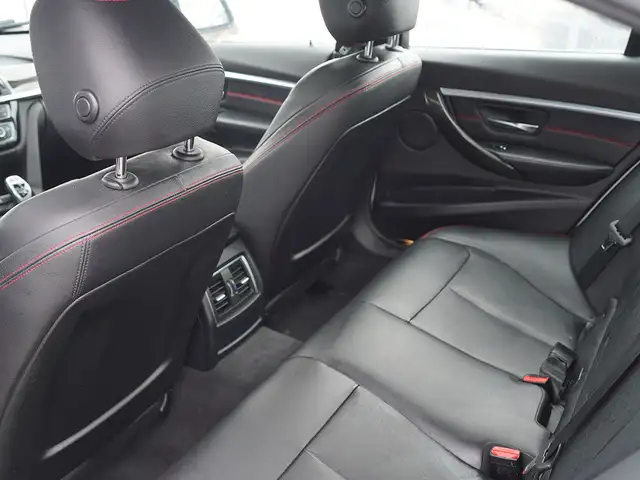 2016 BMW 328i xDrive AWD, Leather Seats, Sunroof, Cruise Control - Photo 29