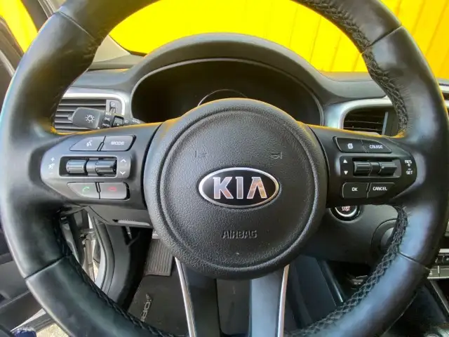 2016 Kia Sorento 3.3L EX  - PANORAMIC SUNROOF, HEATED STEERING W - Photo 10