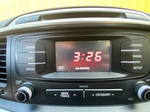 2016 Kia Sorento 3.3L EX  - PANORAMIC SUNROOF, HEATED STEERING W - Photo 16