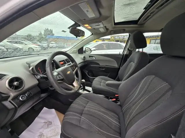 2016 Chevrolet Sonic LT - BLUETOOTH, SUNROOF, FOLDING REAR SEATS - Photo 9