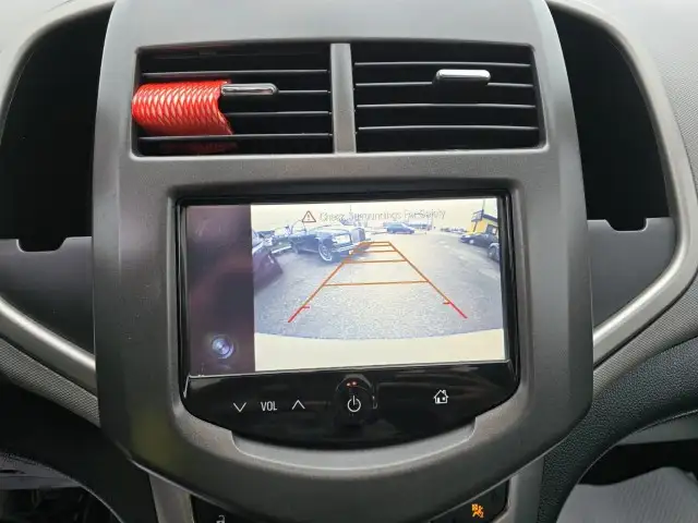 2016 Chevrolet Sonic LT - BLUETOOTH, SUNROOF, FOLDING REAR SEATS - Photo 14