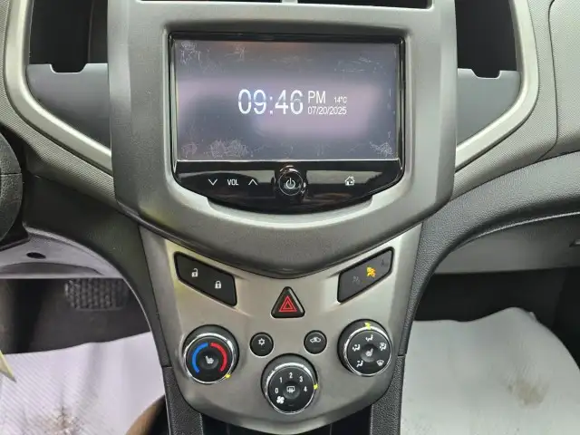 2016 Chevrolet Sonic LT - BLUETOOTH, SUNROOF, FOLDING REAR SEATS - Photo 15