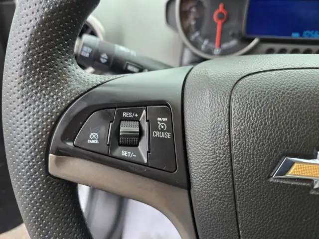 2016 Chevrolet Sonic LT - BLUETOOTH, SUNROOF, FOLDING REAR SEATS - Photo 17