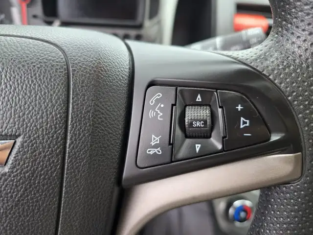 2016 Chevrolet Sonic LT - BLUETOOTH, SUNROOF, FOLDING REAR SEATS - Photo 18