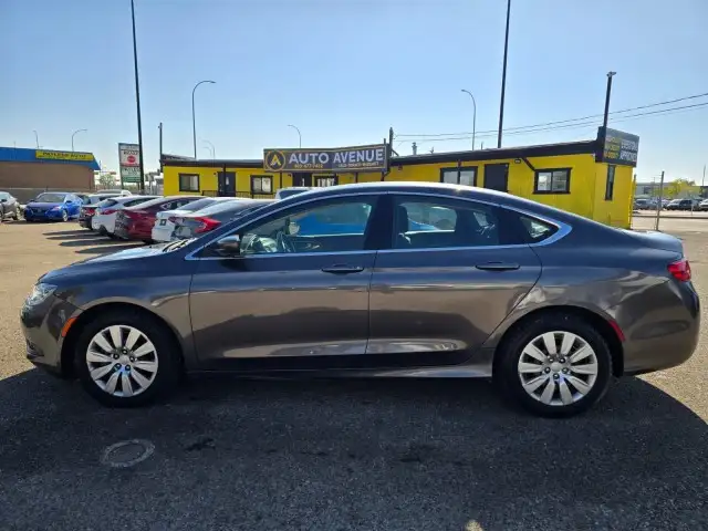 2016 Chrysler 200 LX - KEYLESS ENTRY, PUSH TO START! - Photo 2