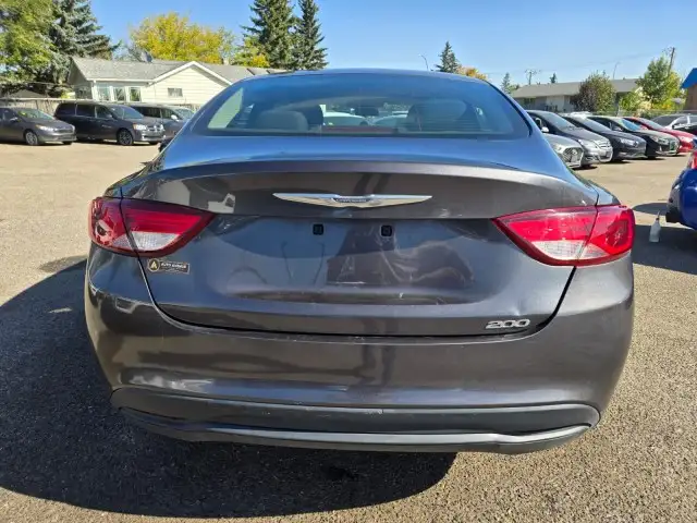 2016 Chrysler 200 LX - KEYLESS ENTRY, PUSH TO START! - Photo 4