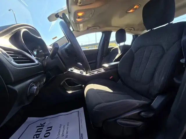 2016 Chrysler 200 LX - KEYLESS ENTRY, PUSH TO START! - Photo 10