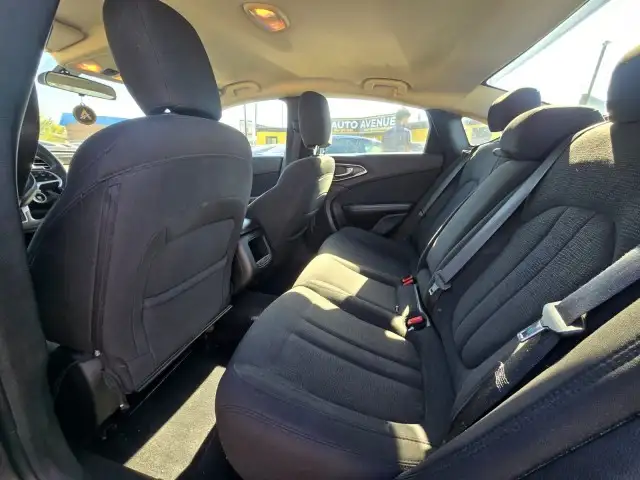 2016 Chrysler 200 LX - KEYLESS ENTRY, PUSH TO START! - Photo 11