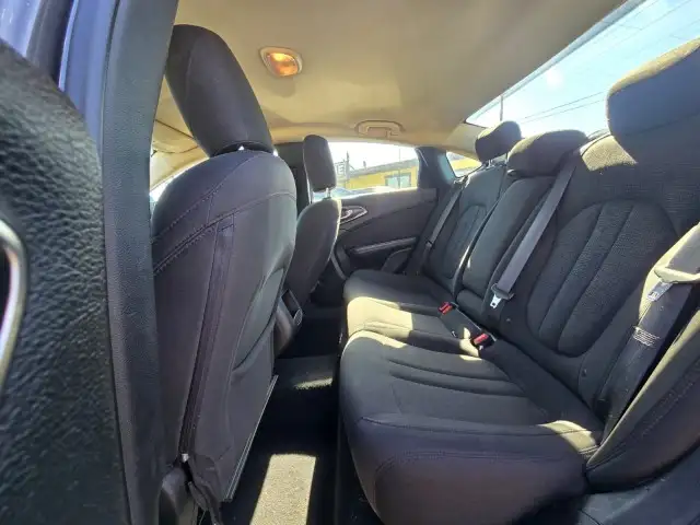 2016 Chrysler 200 LX - KEYLESS ENTRY, PUSH TO START! - Photo 12