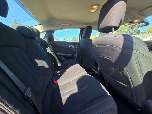 2016 Chrysler 200 LX - KEYLESS ENTRY, PUSH TO START! - Photo 13