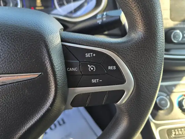 2016 Chrysler 200 LX - KEYLESS ENTRY, PUSH TO START! - Photo 21