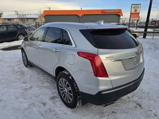 2018 Cadillac XT5 AWD - LUXURY 3.6 V6 SUV! LEATHER! SUNROOF! - Photo 3