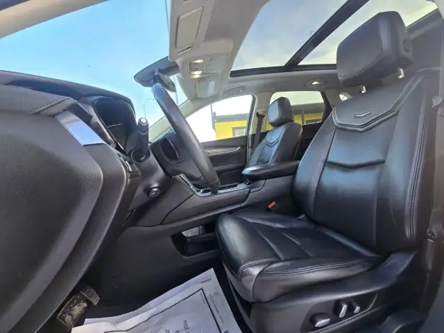 2018 Cadillac XT5 AWD - LUXURY 3.6 V6 SUV! LEATHER! SUNROOF! - Photo 10