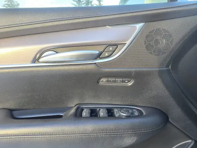 2018 Cadillac XT5 AWD - LUXURY 3.6 V6 SUV! LEATHER! SUNROOF! - Photo 19