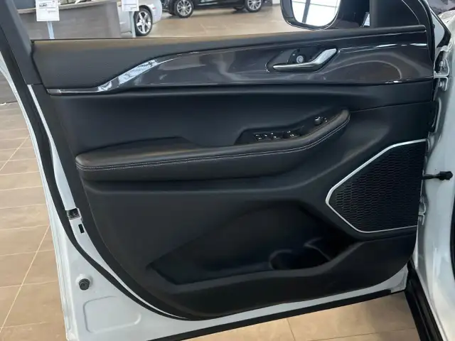 2021 Jeep Grand Cherokee L Laredo Accident Free|| Altitude||... - Photo 11