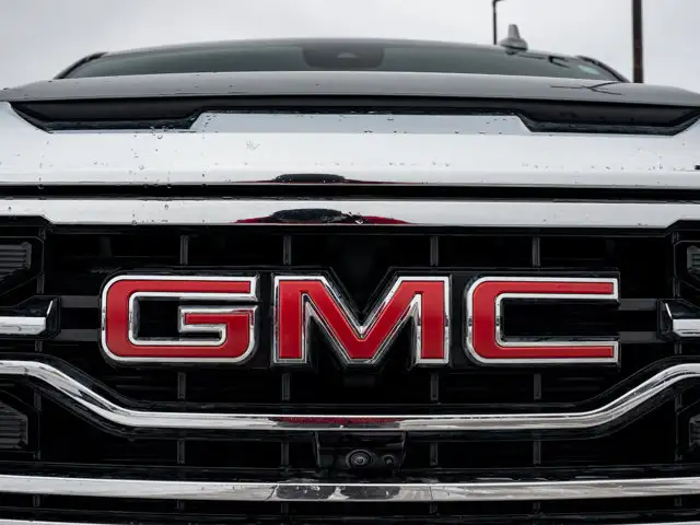 2025 GMC Sierra 1500 SLT - Photo 13