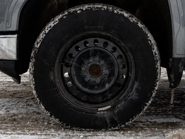 2025 GMC Sierra 1500 SLT - Photo 14