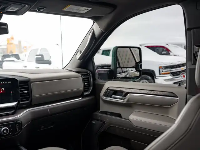 2025 GMC Sierra 1500 SLT - Photo 28