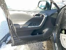 2024 Toyota RAV4 XLE - Photo 17