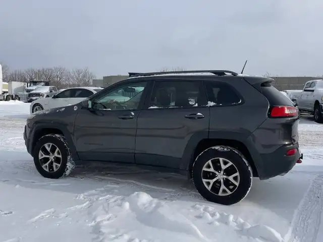 2016 JEEP CHEROKEE TRAILHAWK | 4WD | CLEAN CARFAX - Photo 4