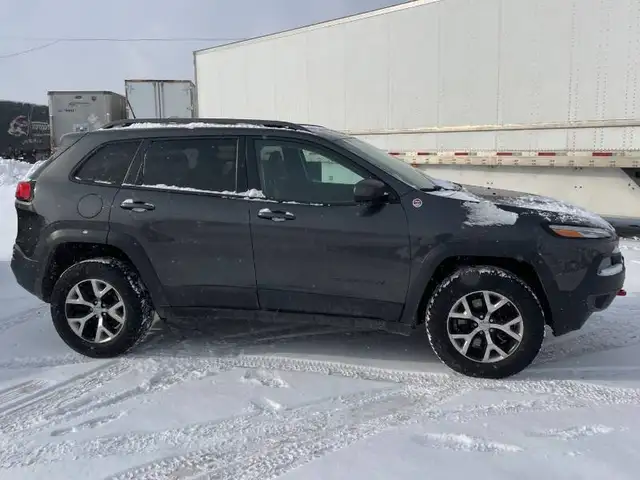 2016 JEEP CHEROKEE TRAILHAWK | 4WD | CLEAN CARFAX - Photo 5